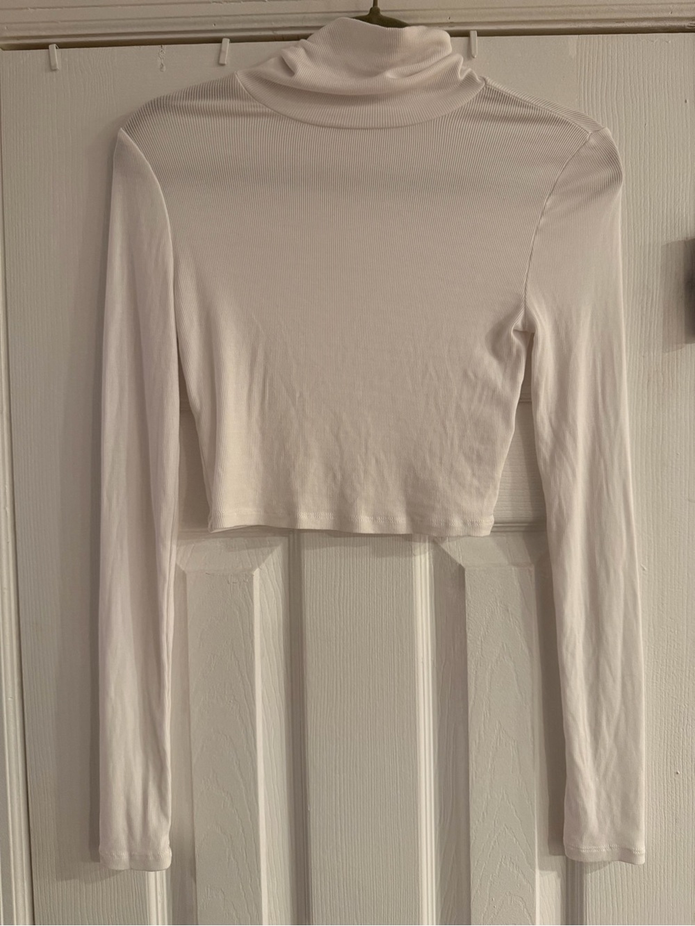 Sunday Best White Long-Sleeve Turtleneck Crop Top
